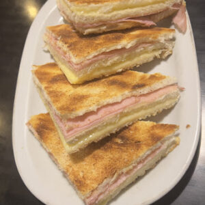 Tostado de jamon y queso (opcional pande miga, arabe, frances)